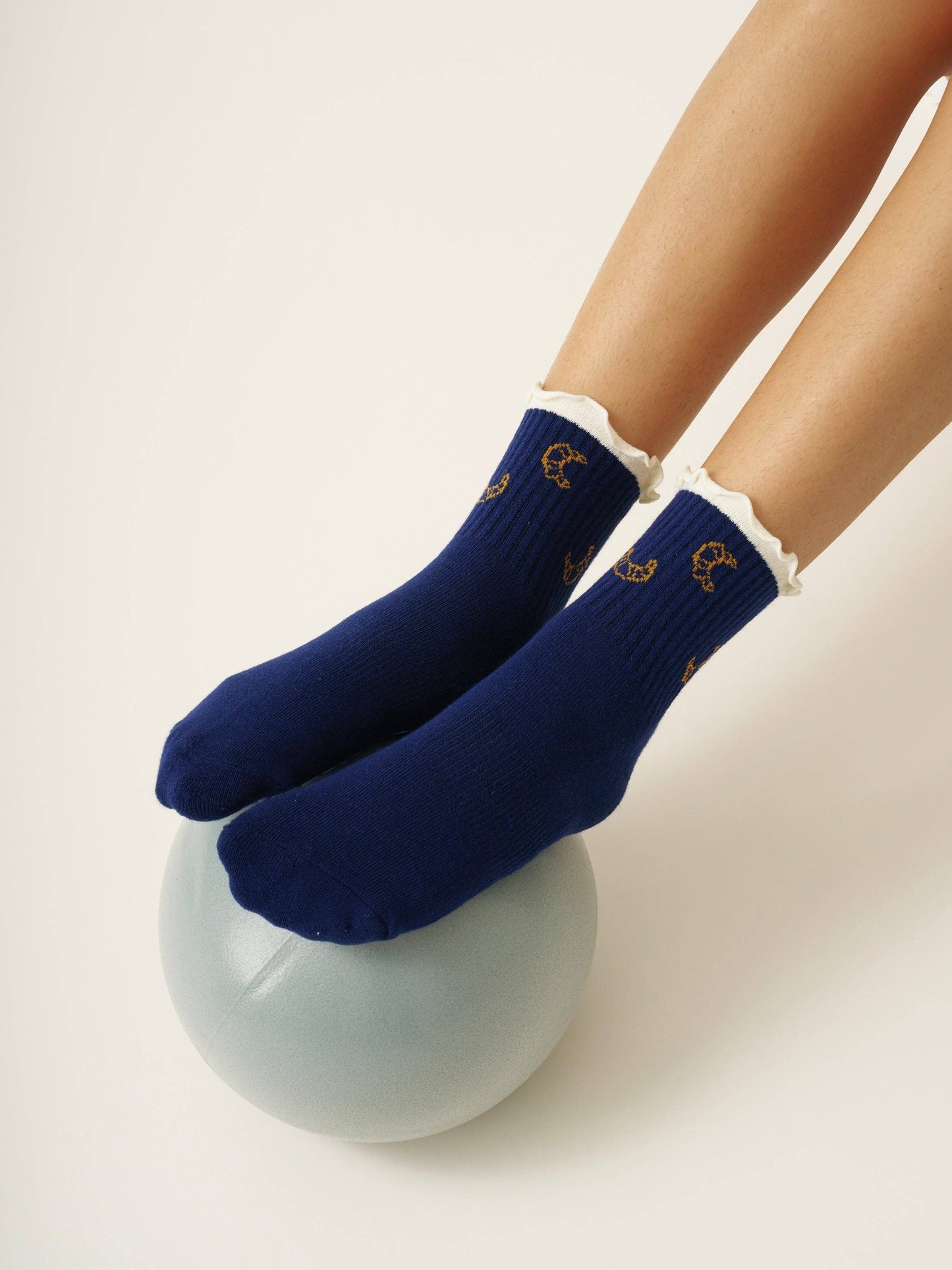 🥐 Croissant Ruffle Grip Sock