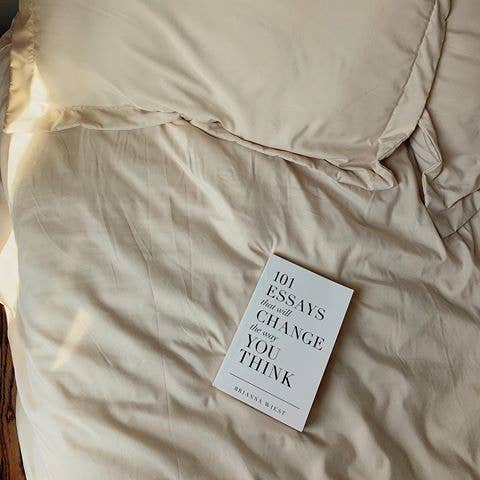 101 Essays That Will Change The Way You Think: Paperback