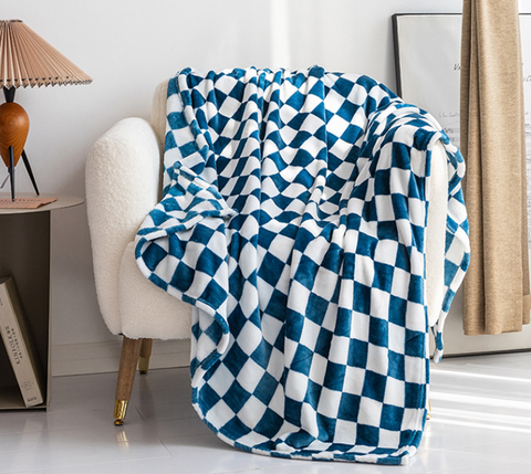 Cozy Checkered Throw Blanket: Blue