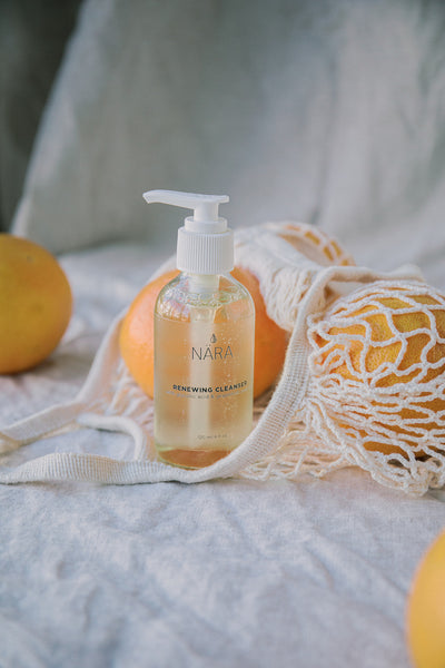 Renewing cleanser with grapefruit and market tote bag